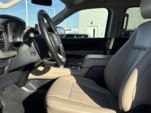 Used 2024 Ford Expedition Max XLT image 12