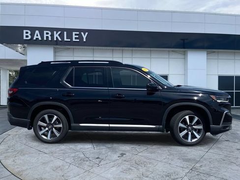 Used 2025 Honda Pilot Touring image 2