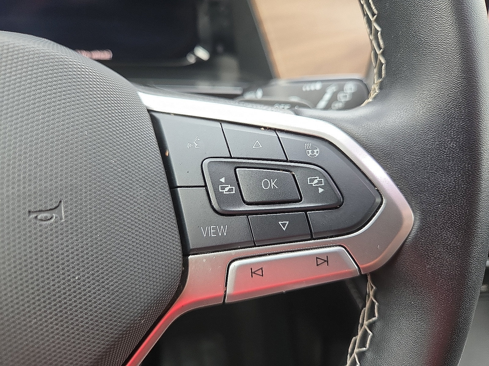 Used 2025 Volkswagen Atlas SE FWD image 19