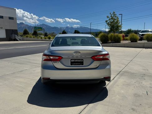Used 2018 Toyota Camry LE FWD image 4
