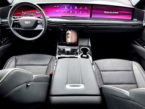 Used 2025 Cadillac Escalade Sport w/ Touring Package image 29