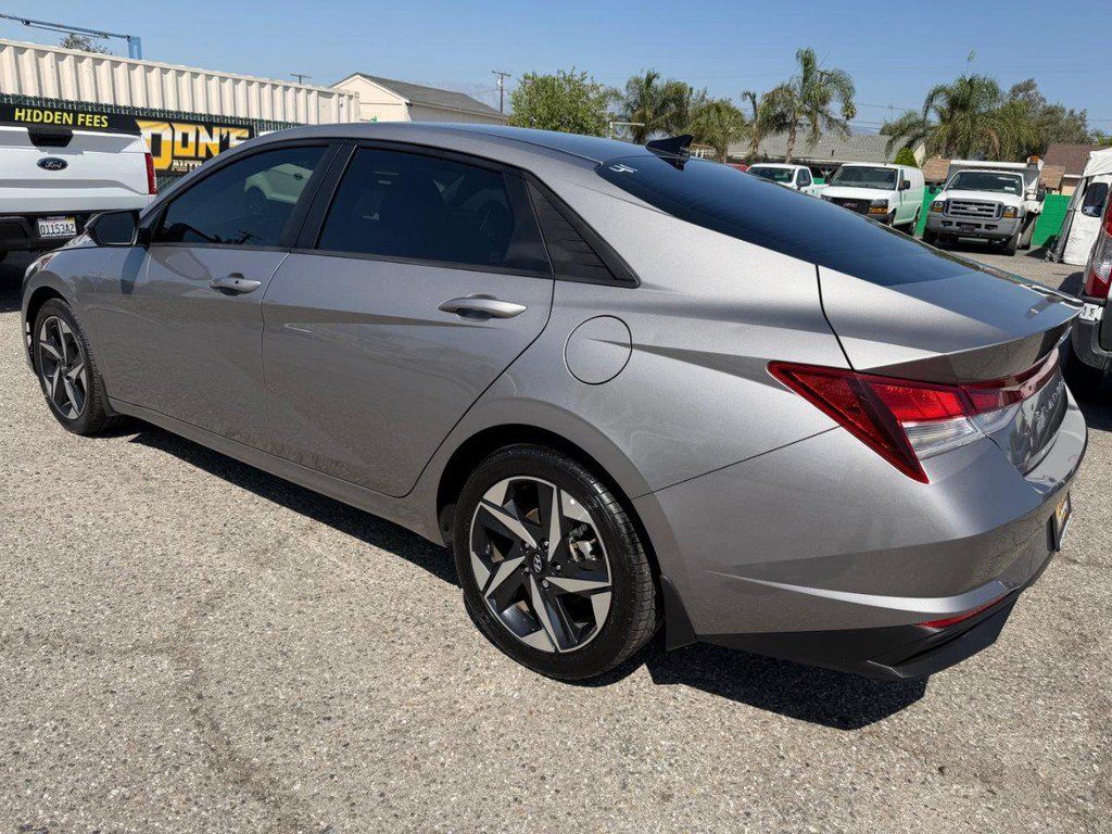 Used 2023 Hyundai Elantra SEL w/ Convenience Package FWD image 9