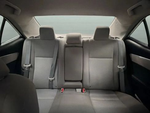 Used 2016 Toyota Corolla LE FWD image 18