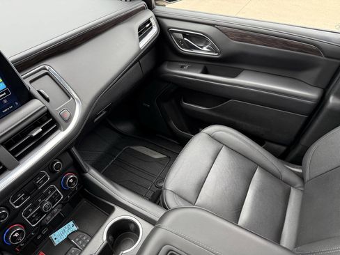 Used 2022 Chevrolet Tahoe Z71 w/ Luxury Package AWD/4WD image 28