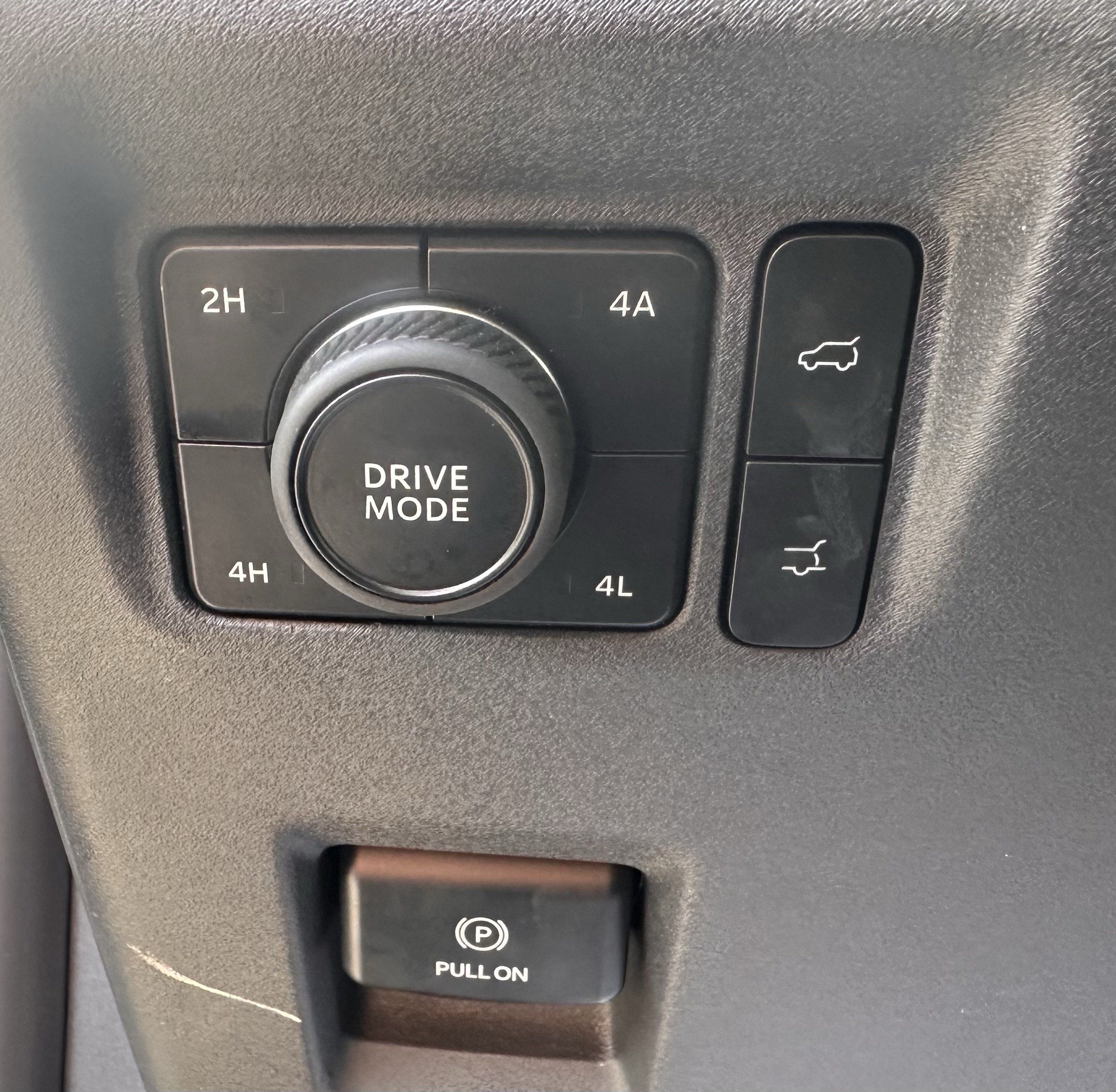 Used 2025 Ford Expedition Active AWD/4WD image 19