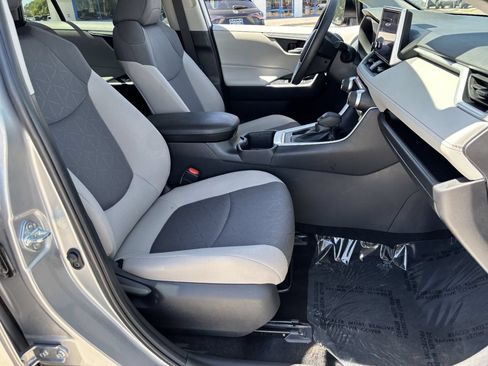 Used 2024 Toyota RAV4 XLE w/ Convenience Package FWD image 9