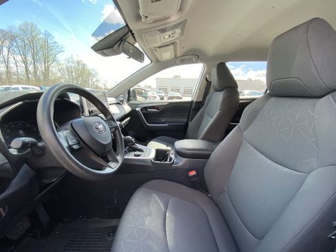 Used 2025 Toyota RAV4 XLE image 19