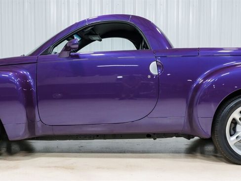 Used 2004 Chevrolet SSR w/ Preferred Equipment Group RWD image 2