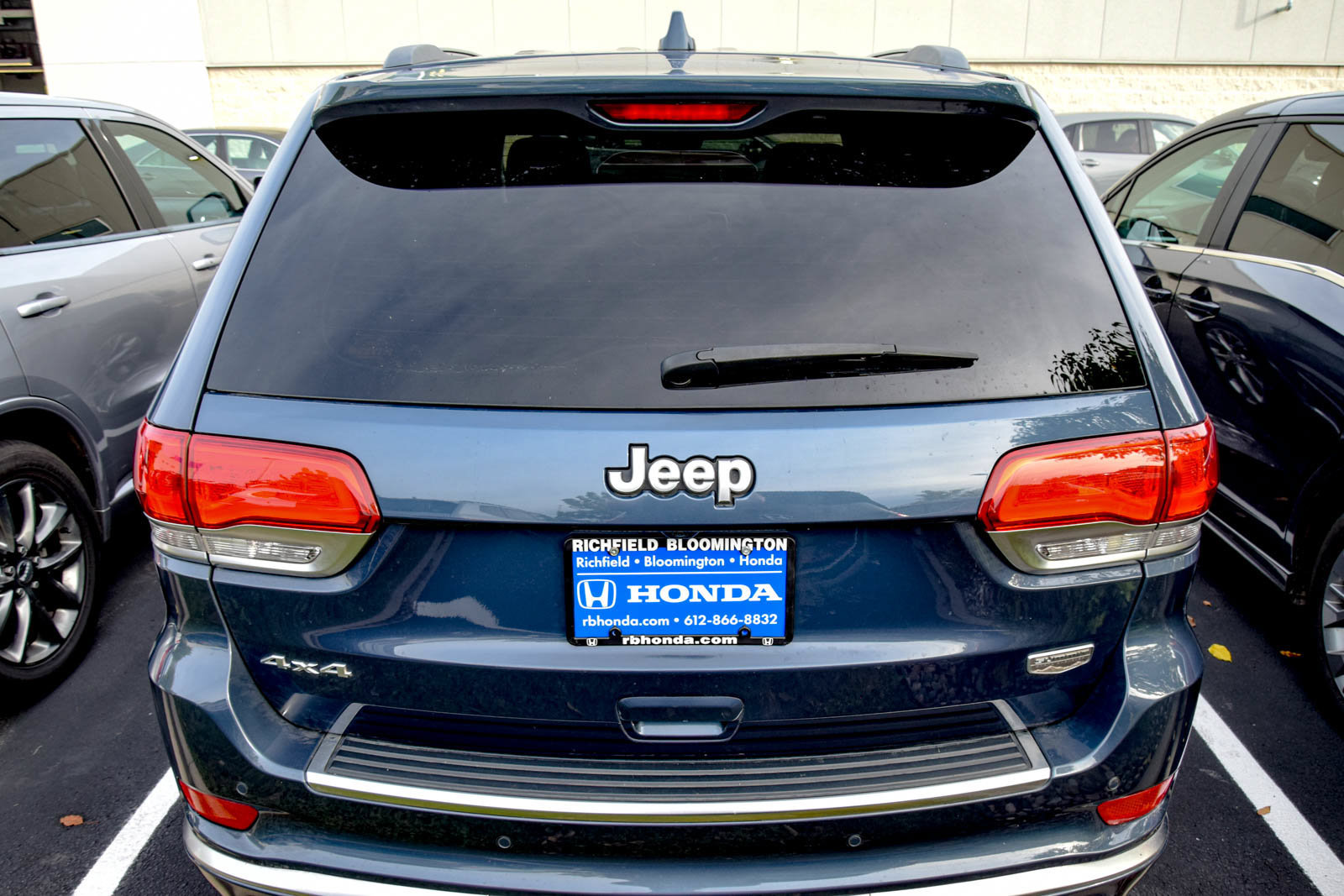 Used 2020 Jeep Grand Cherokee Summit AWD/4WD image 16