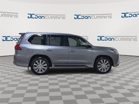 Used 2017 Lexus LX 570 4WD image 9