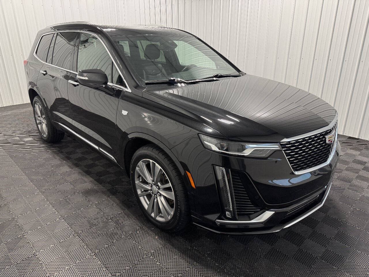 Used 2023 Cadillac XT6 Premium Luxury AWD/4WD image 2