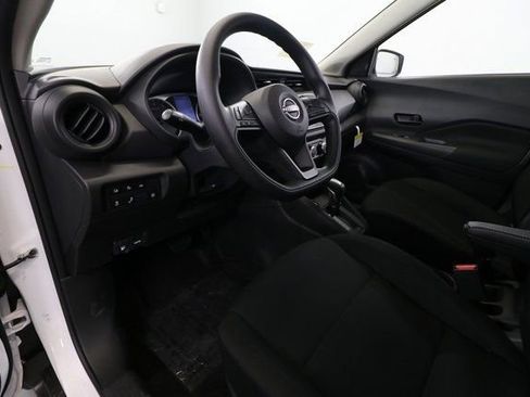 New 2025 Nissan Kicks Play S image 8