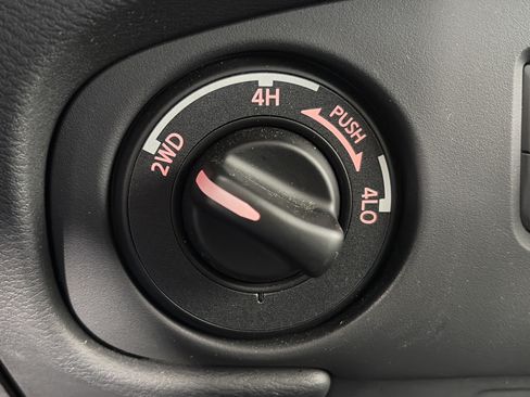 Used 2024 Nissan Frontier SL AWD/4WD image 31