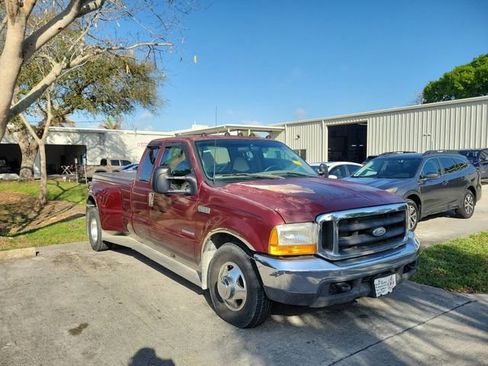 Used 2000 Ford F350 XLT image 1