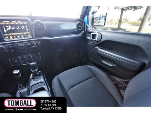Used 2022 Jeep Gladiator Sport AWD/4WD image 11