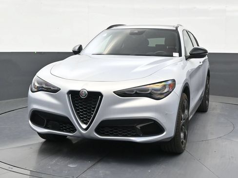 Used 2024 Alfa Romeo Stelvio Ti w/ Performance Driving Package AWD/4WD image 8
