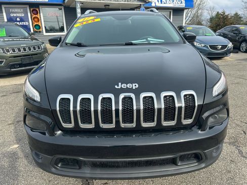 Used 2017 Jeep Cherokee Latitude w/ Cold Weather Group image 6