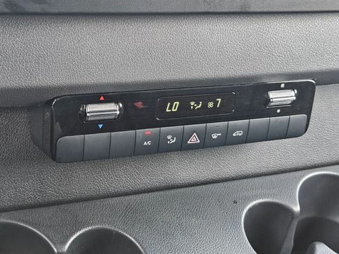 Used 2024 Mercedes-Benz Sprinter 2500 image 27