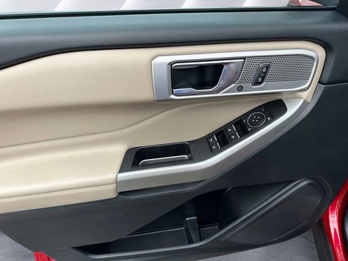 Used 2022 Ford Explorer Limited image 12