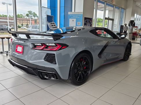 Used 2025 Chevrolet Corvette Stingray Preferred Cpe w/ Z51 Performance Package RWD image 8