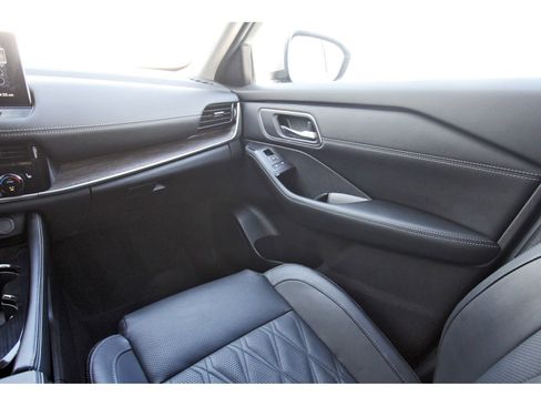 Used 2024 Nissan Rogue Platinum w/ Platinum Premium Package FWD image 12