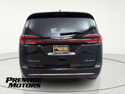 Used 2023 Chrysler Pacifica Touring-L FWD image 7