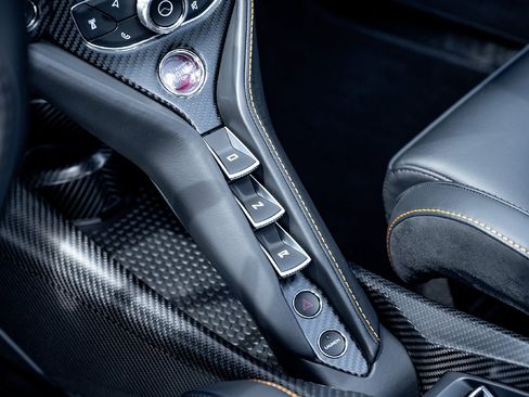 Used 2022 McLaren 765LT RWD image 29