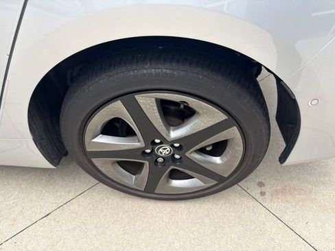 Used 2022 Toyota Prius XLE FWD image 11