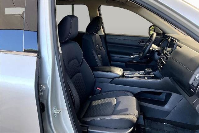 Certified 2024 Nissan Pathfinder SV FWD image 9