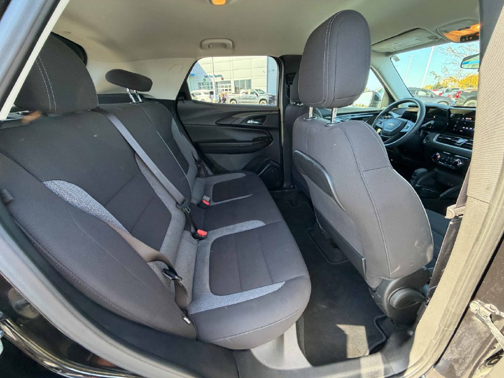 Used 2025 Chevrolet TrailBlazer LT FWD image 23