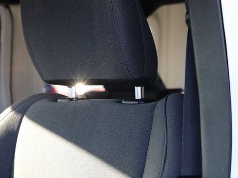 Used 2025 Jeep Wrangler Sahara image 15