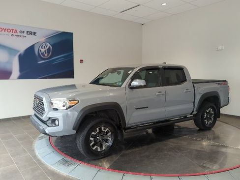 Used 2020 Toyota Tacoma TRD Off-Road AWD/4WD image 3