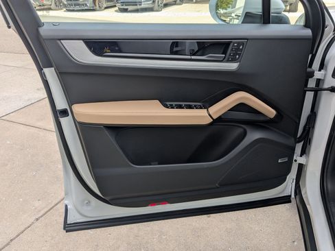 New 2026 Porsche Cayenne E-Hybrid image 13