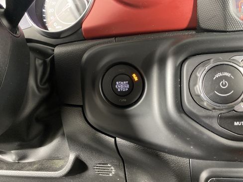 Used 2022 Jeep Wrangler Rubicon w/ Cold Weather Group AWD/4WD image 25