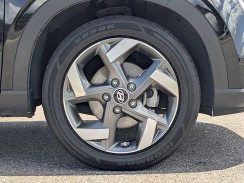 Used 2023 Hyundai Venue SEL FWD image 13