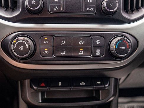 Used 2022 Chevrolet Colorado LT w/ LT Convenience Package AWD/4WD image 11
