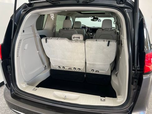 Used 2017 Chrysler Pacifica Limited w/ Advanced Safetytec Group image 8