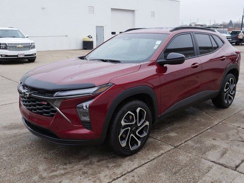 Used 2025 Chevrolet Trax RS w/ Sunroof Package image 4