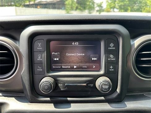 Used 2021 Jeep Gladiator Willys image 22