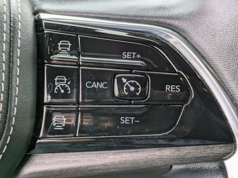 Certified 2022 Jeep Grand Cherokee Overland w/ Luxury Tech Group IV image 16