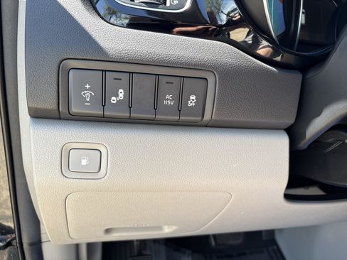 Used 2015 Kia Sedona SX FWD image 13