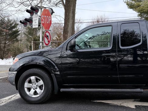 Used 2011 Nissan Frontier SV w/ SV Premium Utility Pkg image 28