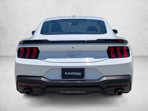 Used 2025 Ford Mustang Coupe RWD image 6