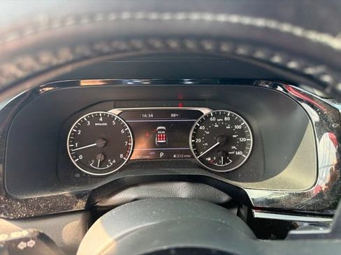 Used 2025 Nissan Pathfinder SL AWD/4WD image 7