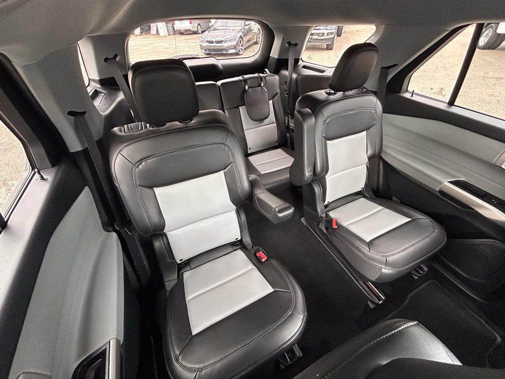 Used 2023 Ford Explorer XLT w/ Equipment Group 202A RWD image 28