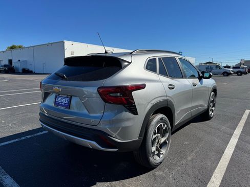 New 2025 Chevrolet Trax LT w/ LT Convenience Package image 7