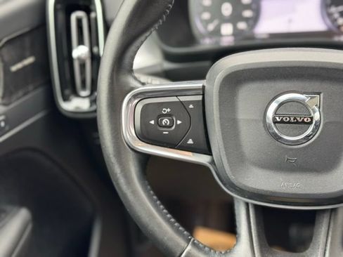 Used 2019 Volvo XC40 T5 Momentum AWD/4WD image 22