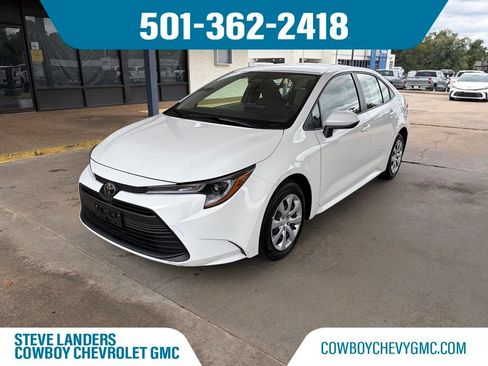 Used 2026 Toyota Corolla LE FWD image 1