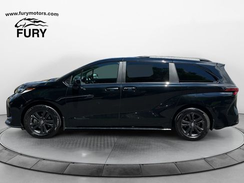 Used 2025 Toyota Sienna LE AWD/4WD image 6