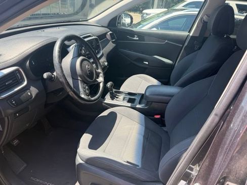 Used 2016 Kia Sorento FWD w/ LX Convenience Package image 2